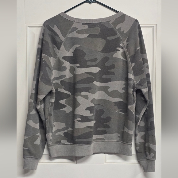Women's Size Medium ARMY Sweatshirt ⭐️ Excellent Pre-Owned Condition!!✨️✨️ - Picture 10 of 11